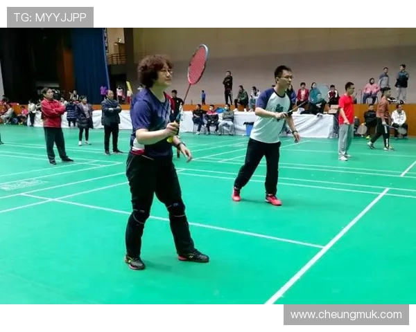 成都羽毛球队与深圳羽毛球队赛后复盘速度对比分析与战术探讨