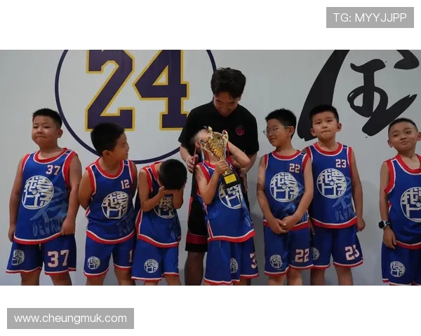 黄娜专访：从青涩球员到篮球女神的成长之路回顾